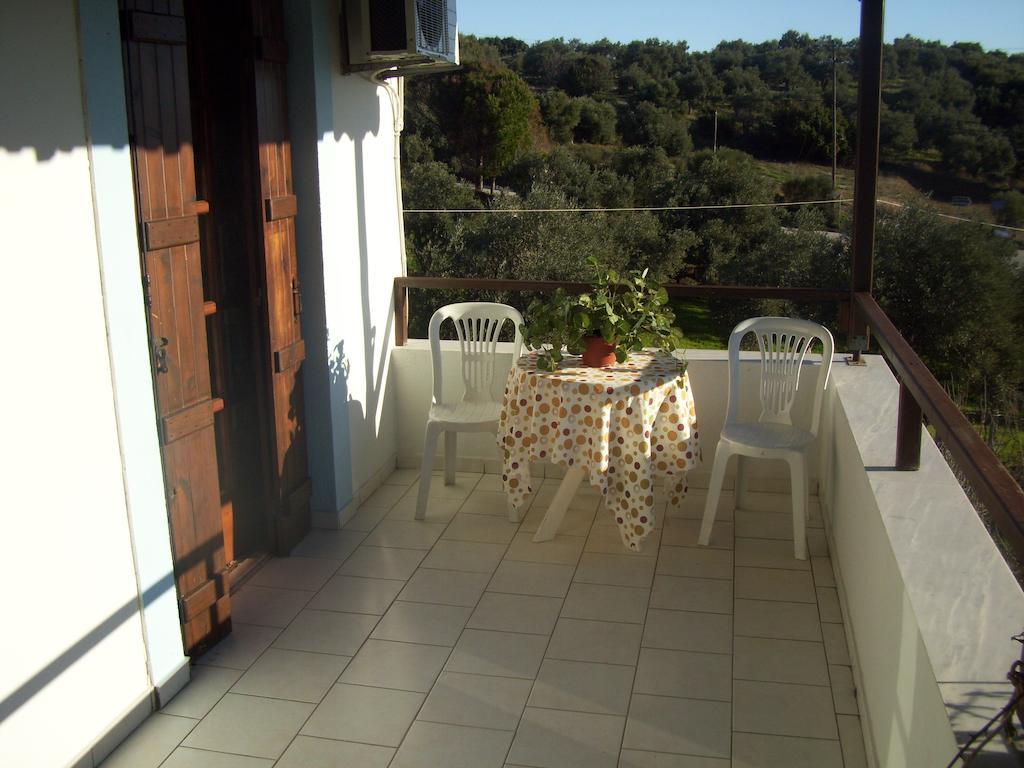 Hotel Elytis Potistika Zimmer foto